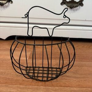 🔴 Metal Pig Basket